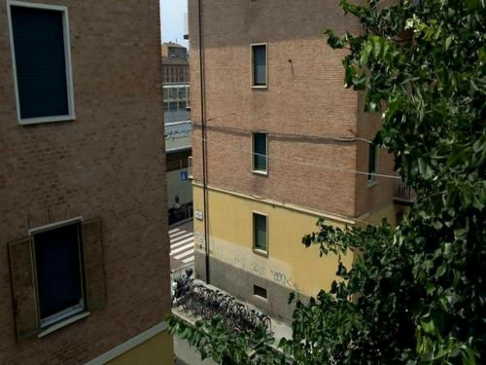 Stazione Centrale Panzió Bologna Kültér fotó